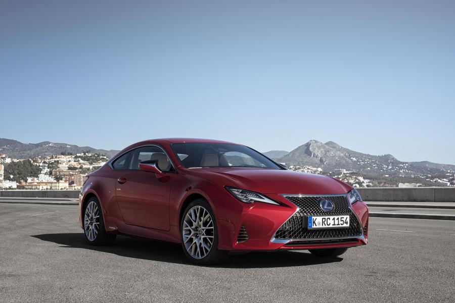  Lexus RC300h 2018 года  (WW) (фото 56 из 139)
